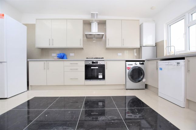 Thumbnail Property to rent in Kenilworth Gardens, Ilford