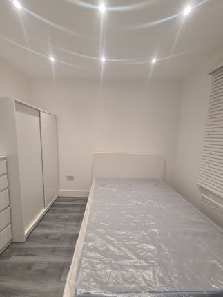 Room to rent in Chester Street, Reading