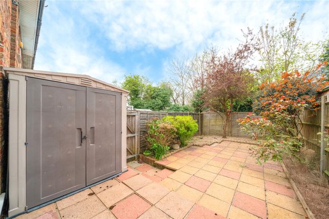 9, Holmsdale Close, Buckinghamshire photo 3