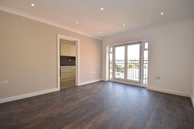 Flat to rent in Heath Road, Hillingdon, Middlesex