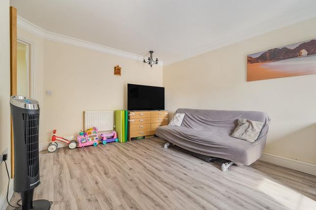 Flat for sale in Central Reading, Popular Town Centre Development