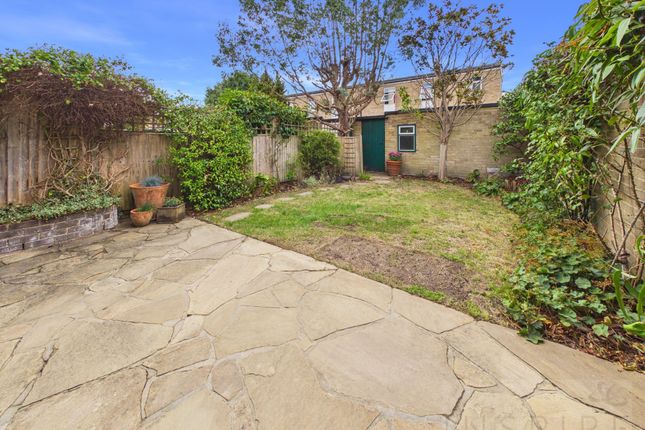 10 Primrose Close, Crawley photo 4