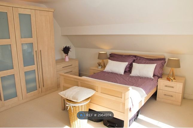 Flat, The Driftbridge Reigate Road, Epsom photo 4
