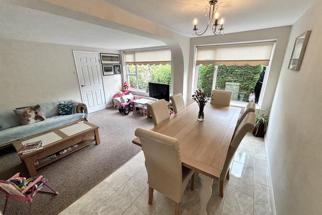 Open Plan Dining And Family Room