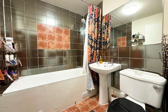 Flat 4, 240, Amhurst Road, Hackney photo 4