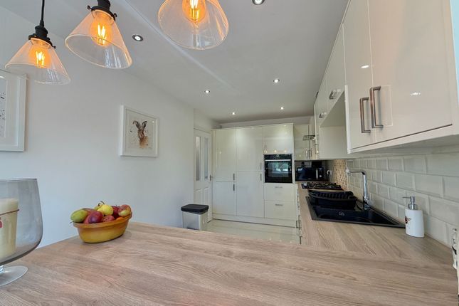 16 Howard Gardens, Brampton photo 4