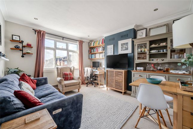 13, Dallington Close, Hersham photo 3