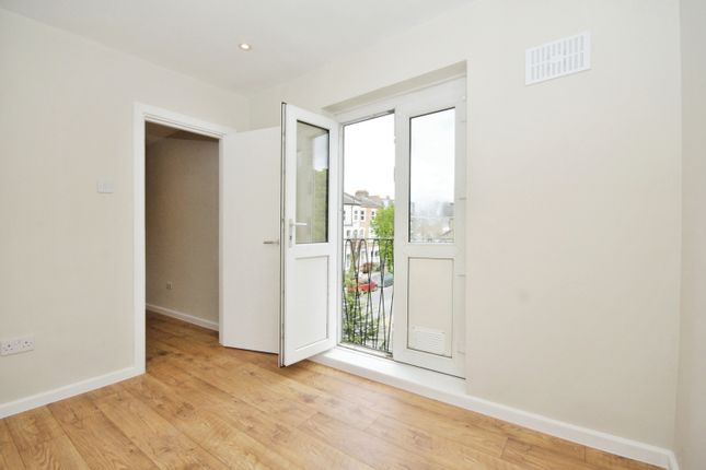 Flat for sale in 26 Herne Hill Road, Brixton