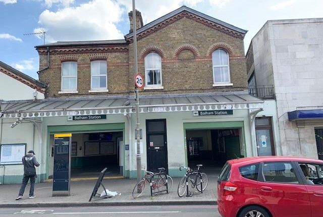 Flat to rent in Balham Station Road, London