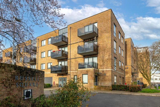 Thumbnail Flat for sale in Russells Crescent, Horley