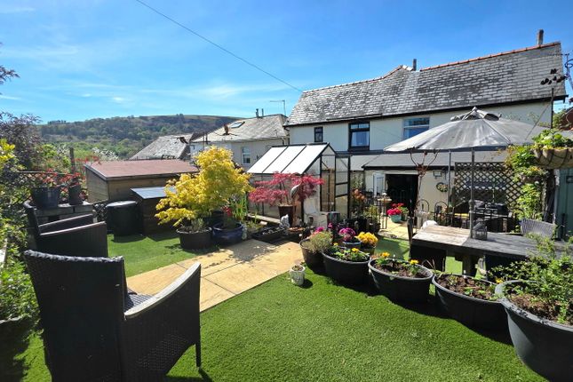 Roselyn,Llamedos, Church Road, Pontypool photo 4