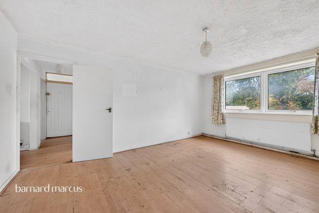 5, Roman Close, Feltham photo 4