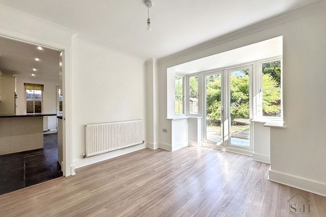 13 Harry Pay Close, Ashford photo 3