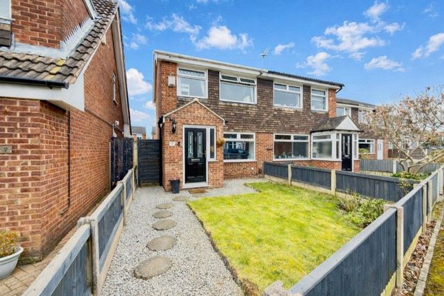 9, Dunnock Close, Stockport photo 2