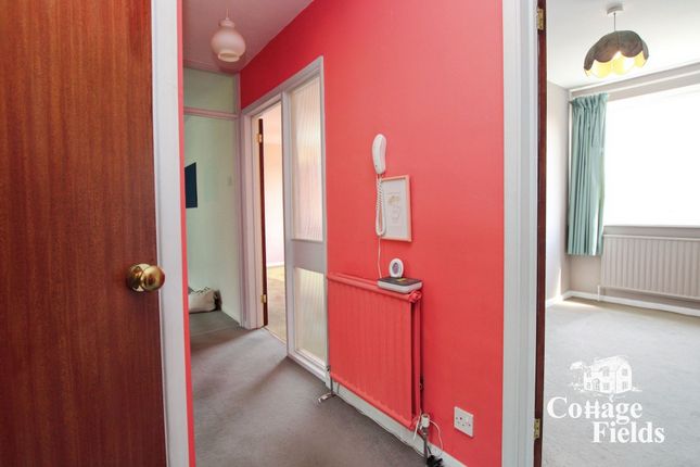 9 Richard Court Alston Road, Barnet photo 3