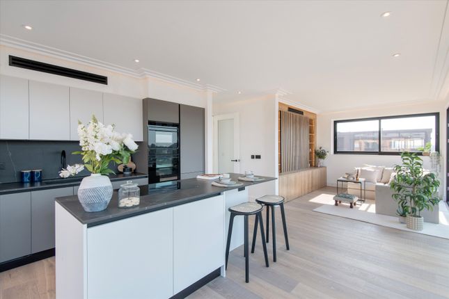 Thumbnail Property for sale in Coronation Court, Brewster Gardens, London