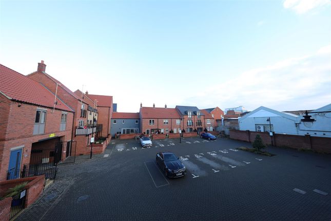 Flat for sale in Martins Court, Hull