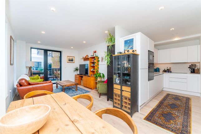 Flat for sale in Middle Road, London