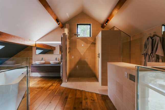 Bedroom 1 En-Suite - Stanage Barn