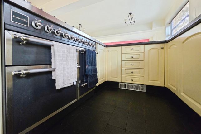 3, Beech Close, Biddulph Moor photo 4