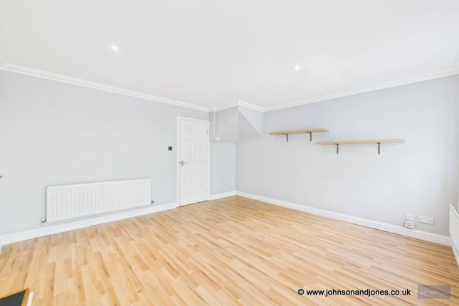 14, Twynersh Avenue, Chertsey photo 4