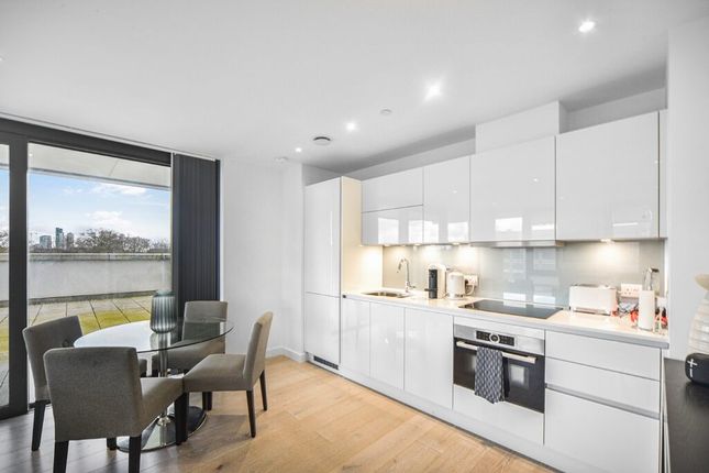 Flat for sale in City North East Tower, Finsbury Park