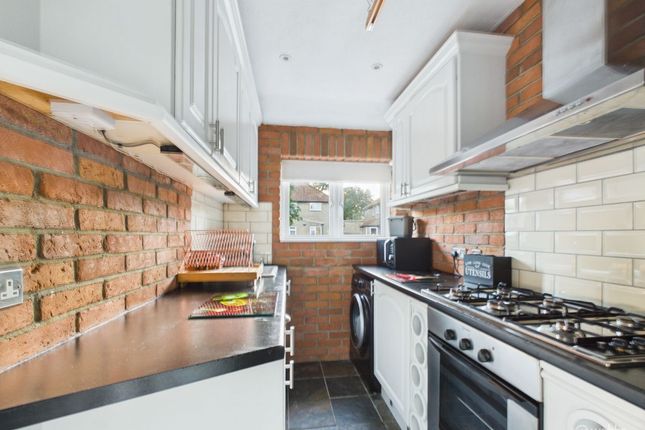 10 Coulsdon Place, Caterham photo 4
