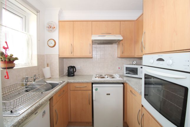 Flat for sale in Perrin Court, Parkland Grove, Ashford