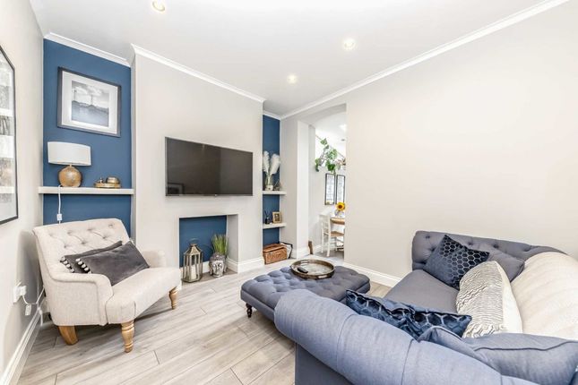 Maisonette for sale in Gambetta Street, London