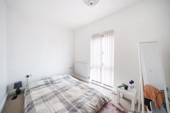 Flat for sale in Vandome Close, London