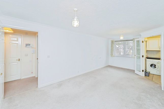 Flat 20, Katherine Court, 34, Upper Gordon Road, Surrey photo 4