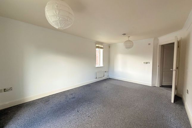 4 Waterside, Sale photo 3