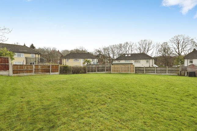 14, Lingfield Gardens, Leeds photo 2