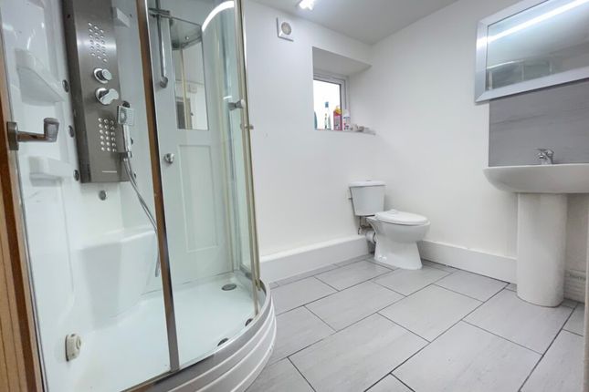 Flat D, 240, Leeds photo 2