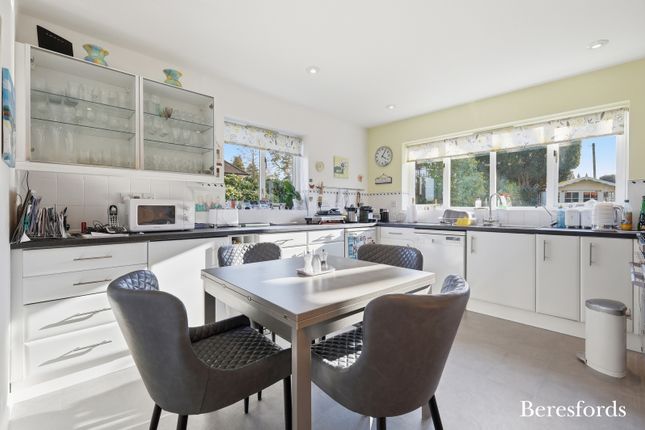 25A, Crossways, Brentwood photo 2