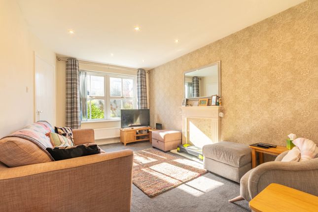 25, Stead Hill Way, Bradford photo 2