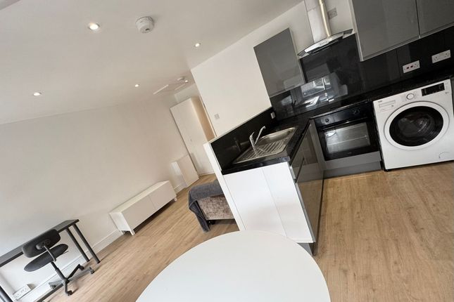 Top Flat, Tudor Street, Cardiff, Cardiff photo 3