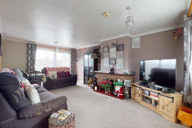 71, St. Hildas Way, Gravesend photo 2