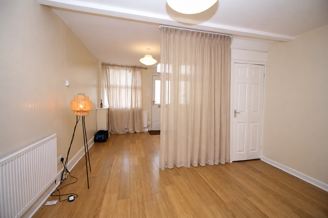 3, Parish Lane, London photo 4