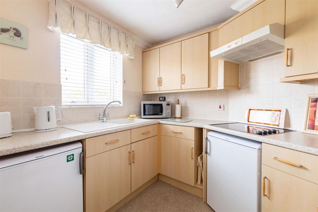 Flat 43 Llewelyn Lodge, 21, Cooden Drive, Bexhill-On-Sea photo 3