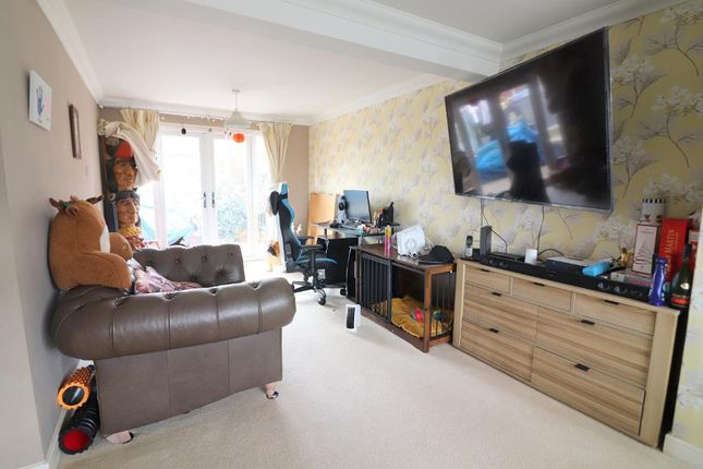 175, Turnpike Drive, Luton photo 3