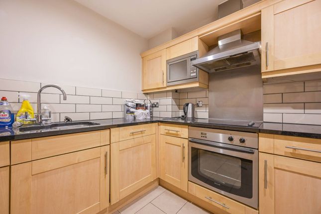 Flat to rent in Mansell Street, Aldgate, London