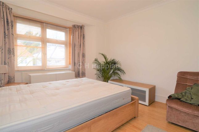 Thumbnail Room to rent in Kings Close, Hendon