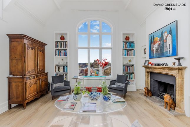 The Penthouse, 73 Clapham Common South Side, London photo 4