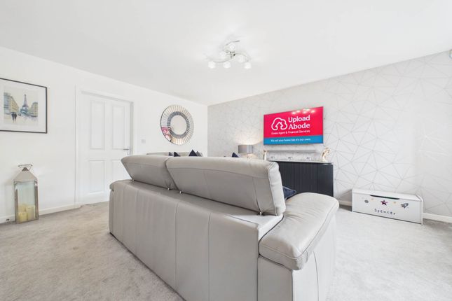 4, Yew Crescent, Glasgow photo 4