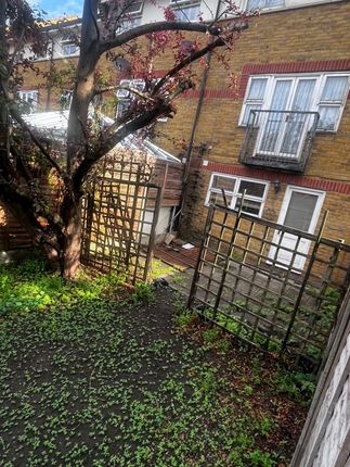118, Hallywell Crescent, London, E6 photo 5