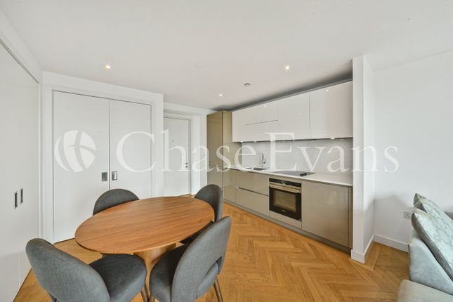 Flat 1809,, Two Fifty One, Elephant & Castle photo 5