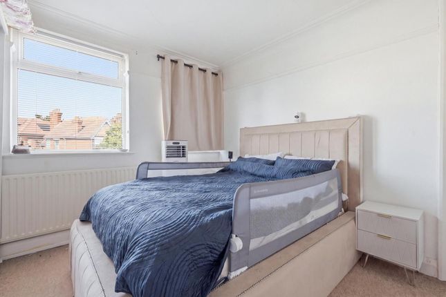 5A, Fairview Parade, Mawney Road, Romford photo 3