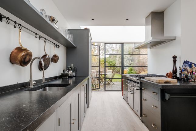 8, Furlong Road, London photo 3