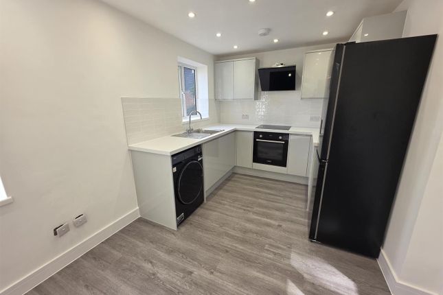 32, Mandeville Court, London photo 5